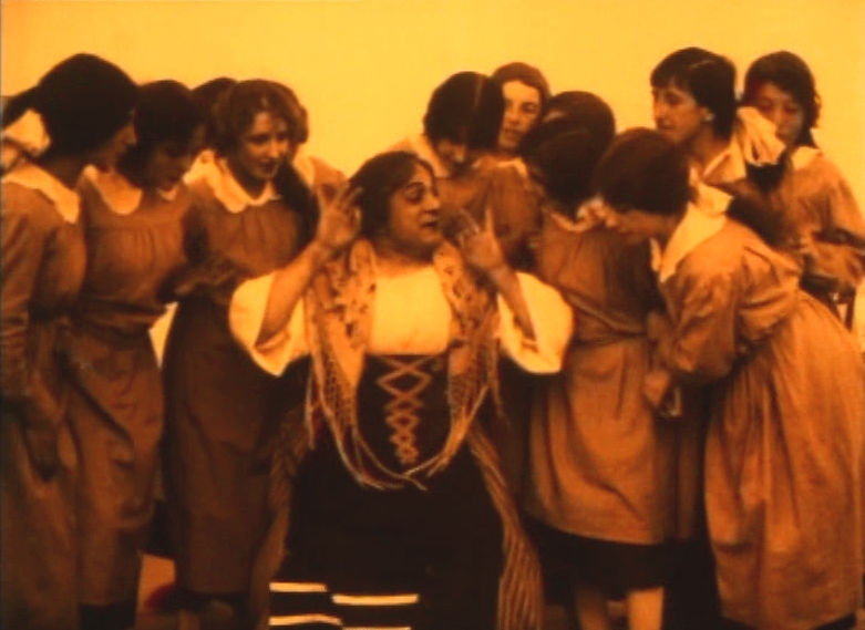 "Il gallo nel pollaio" di  Enrico Guazzoni, soggetto, sceneggiatura e interprete: Vincenzo Scarpetta (Palatino Film, Roma, IT, 1916)