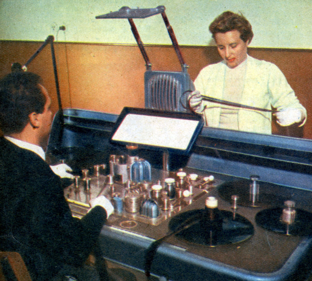 Nino Baragli al tavolo di montaggio