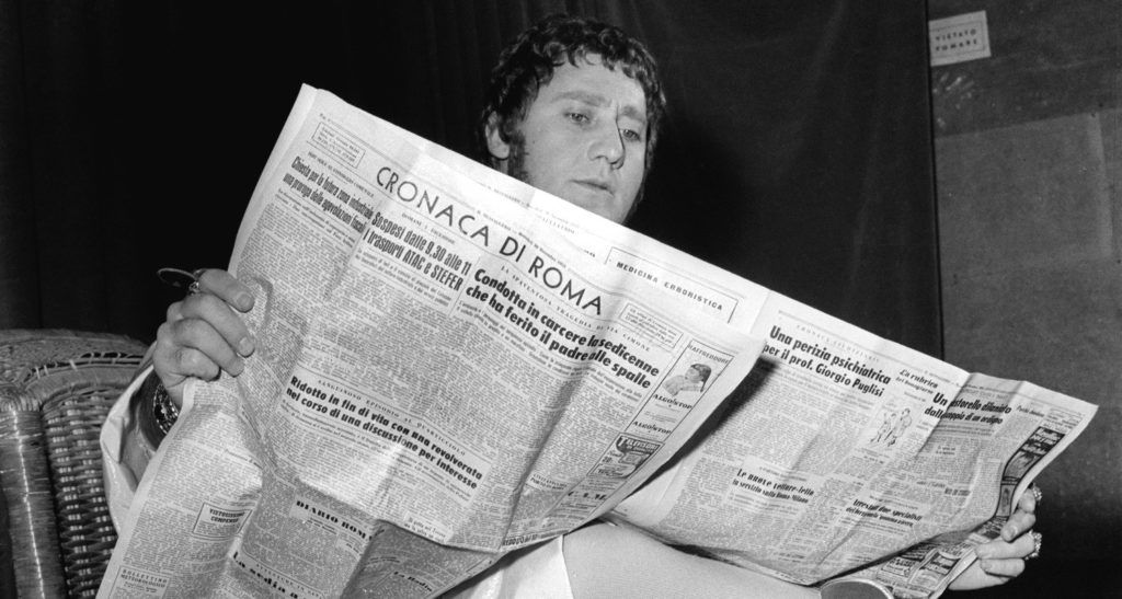 Alberto Sordi sul set di Mio figlio Nerone (Fototeca Cineteca Nazionale; foto di Leo Massa)