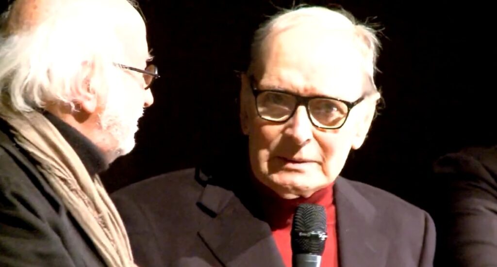 20 dicembre 2015: Morricone riceve un premio dal CSC