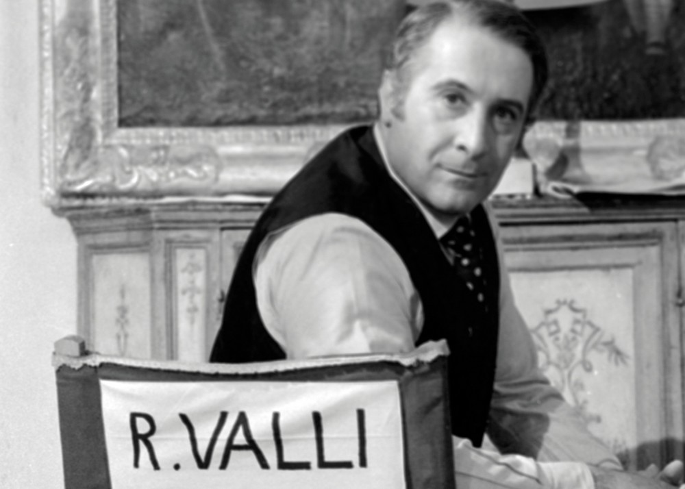 Romolo Valli sul set di "Scacco alla regina" di Pasquale Festa Campanile, 1969. Foto Francesco Alessi. Archivio fotografico della Cineteca Nazionale, Roma