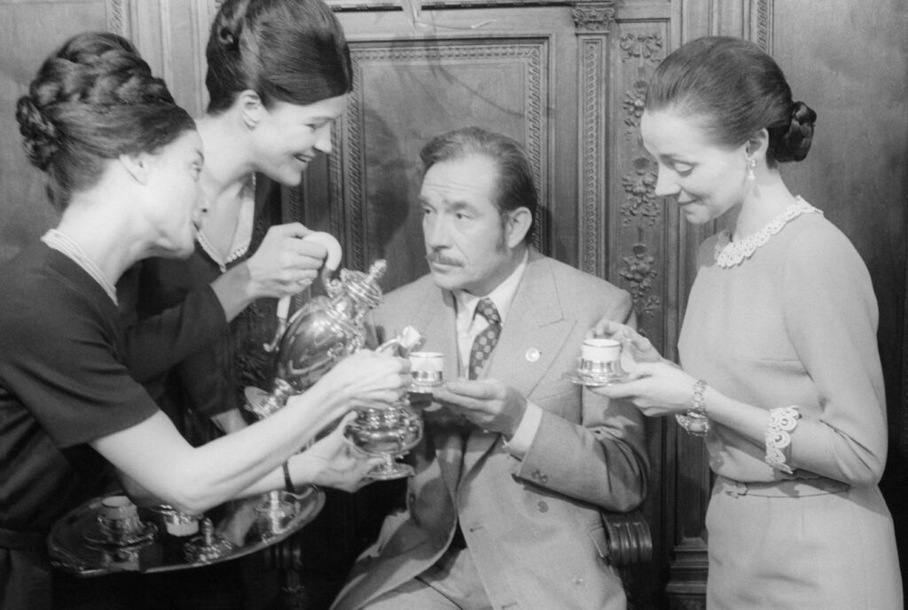 Venga a prendere il caffè… da noi (Alberto Lattuada, 1970)