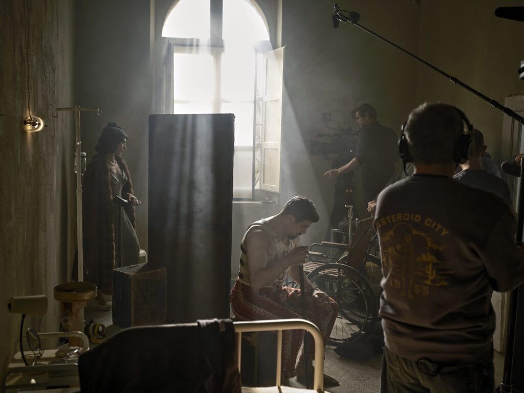Ferran Paredes Rubio sul set di "Comandante" di Edoardo De Angelis